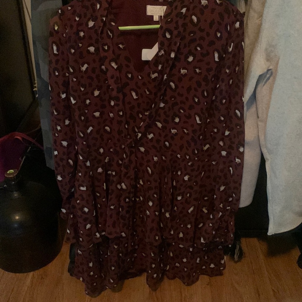Mud pie dress, size small. It’s a darling print dress with burgundy color. Tags